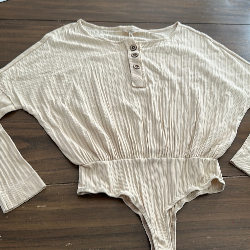 New Chelsea & Violet bodysuit small*